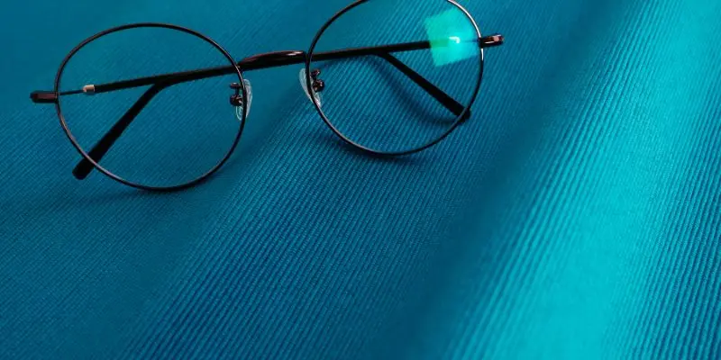 Lee más sobre el artículo Gafas con filtro de luz azul: ¿Es efectivo de verdad o es solo marketing?