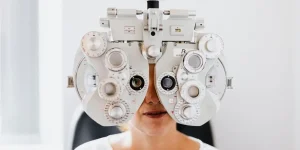 Lee más sobre el artículo 7 Diferencia entre oftalmólogo y optometrista: ¿A quién acudir?